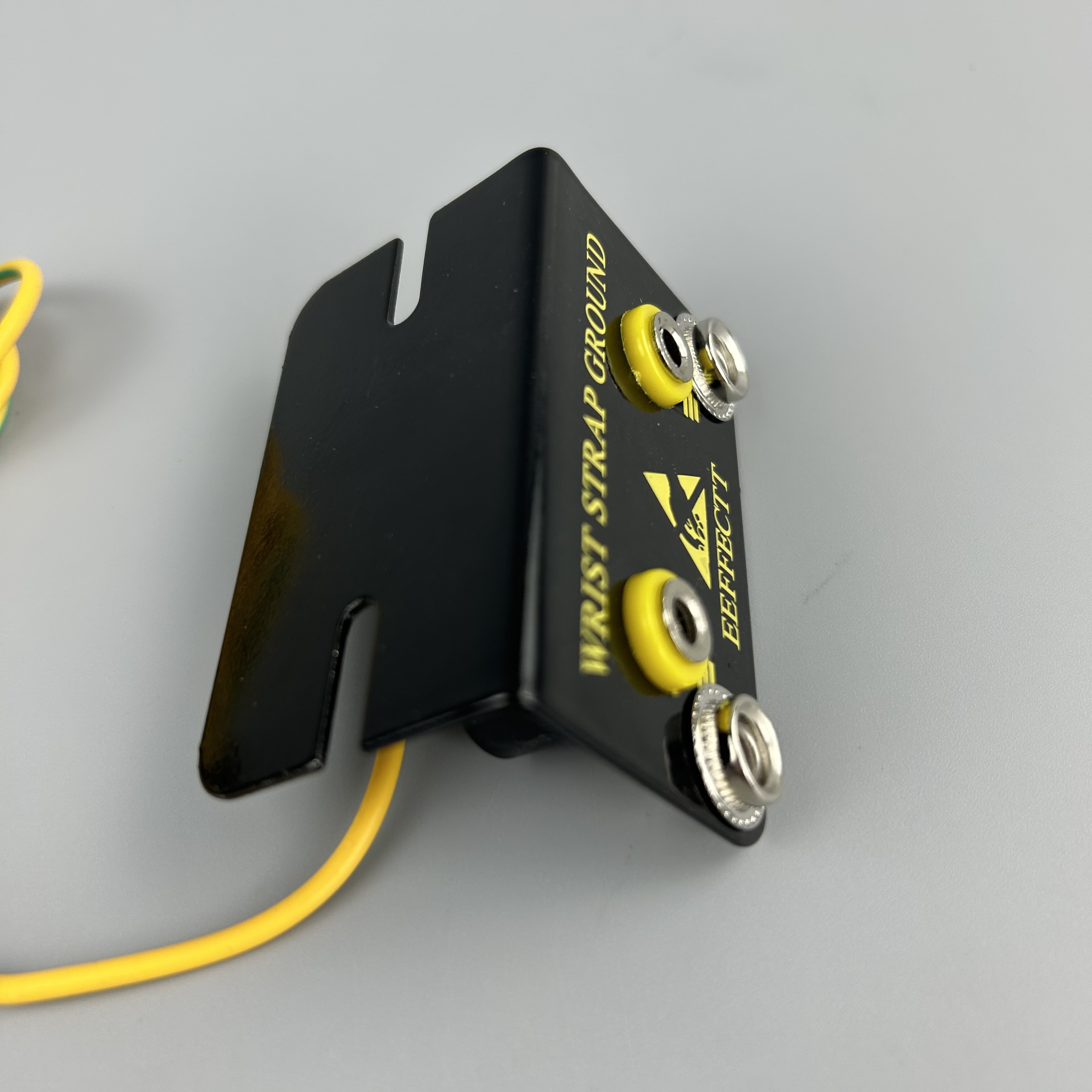 ESD L-type Ground Plug
