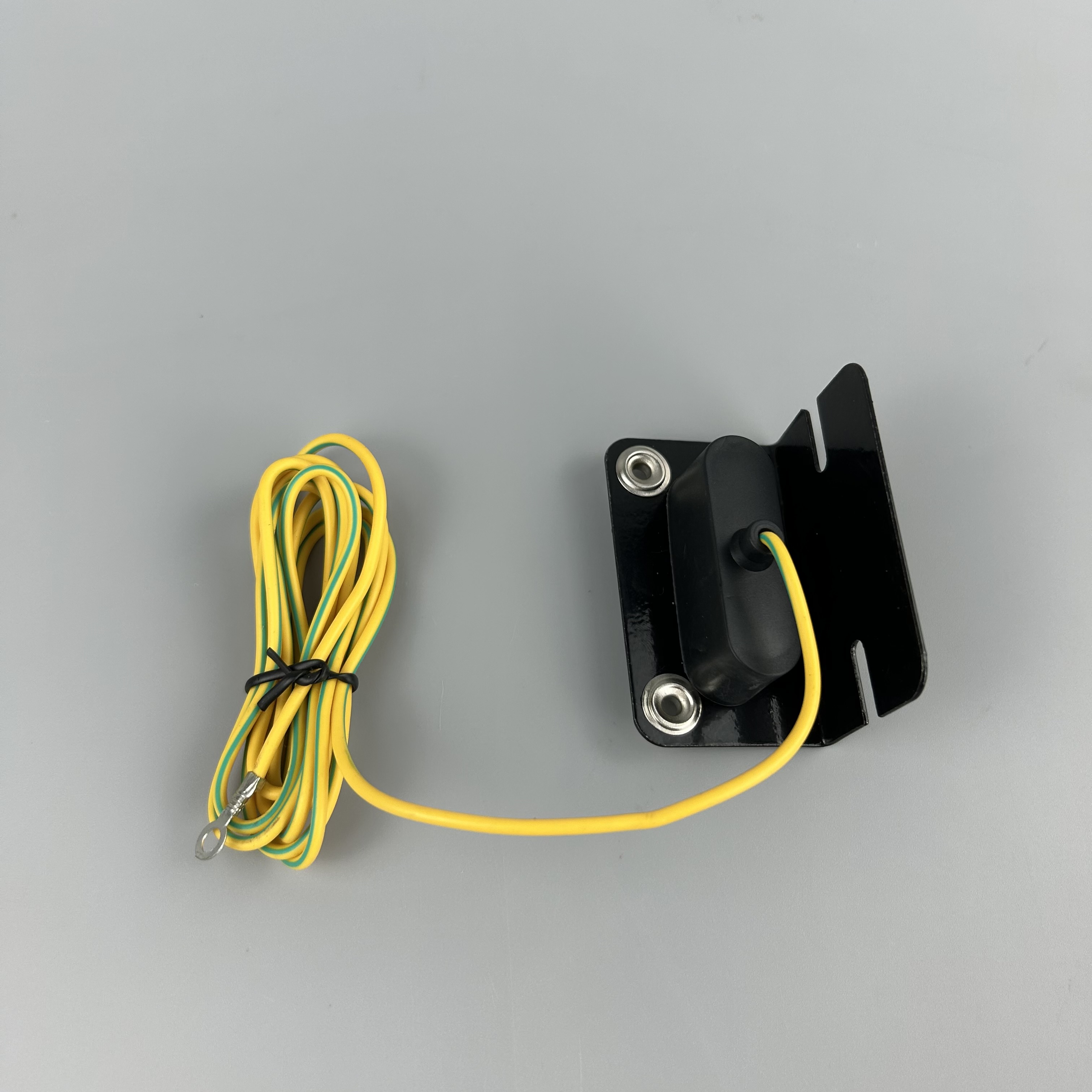 ESD L-type Ground Plug